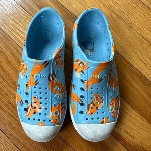 Native Jefferson little kid size 12 blue with foxes, excellent condition!